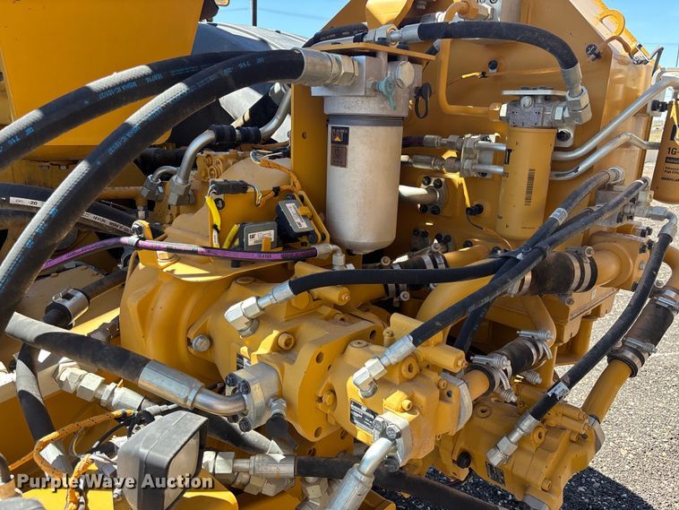 image for item EL6092 2022 Caterpillar 623K elevating scraper