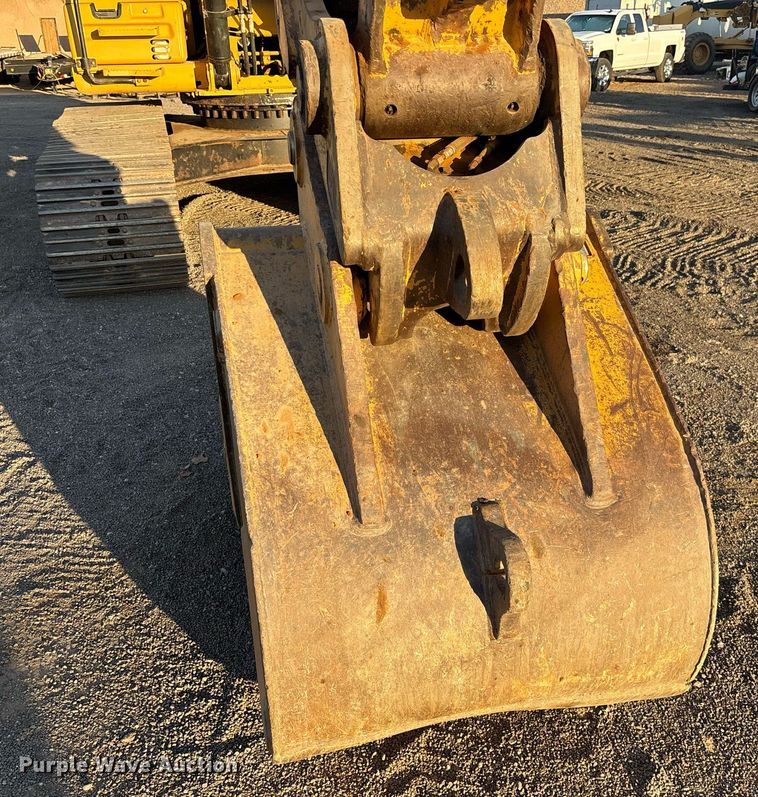 image for item EL6103 2016 Caterpillar 330F L excavator