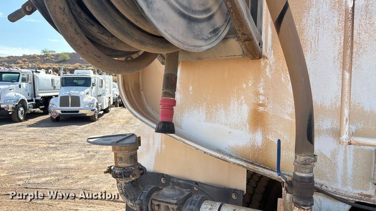 image for item EL6108 2013 International WorkStar 7400 water truck