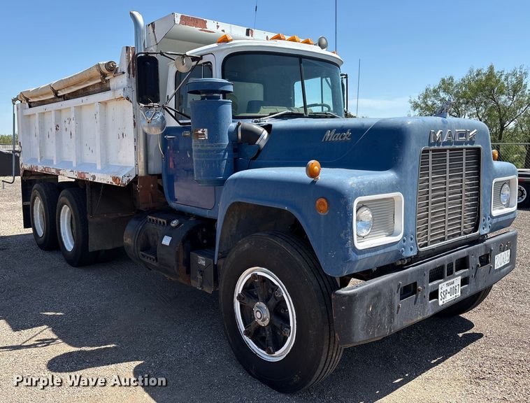 image for item EM0512 1984 Mack R686ST dump truck