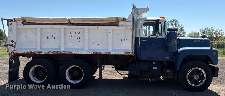 image for item EM0512 1984 Mack R686ST dump truck