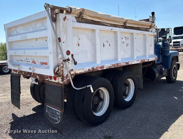 image for item EM0512 1984 Mack R686ST dump truck