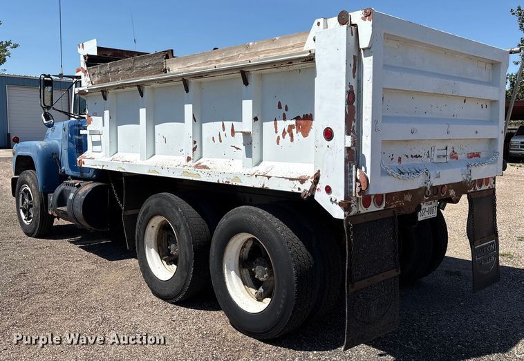 image for item EM0512 1984 Mack R686ST dump truck