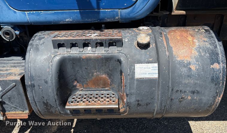 image for item EM0512 1984 Mack R686ST dump truck