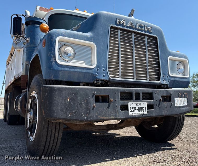 image for item EM0512 1984 Mack R686ST dump truck