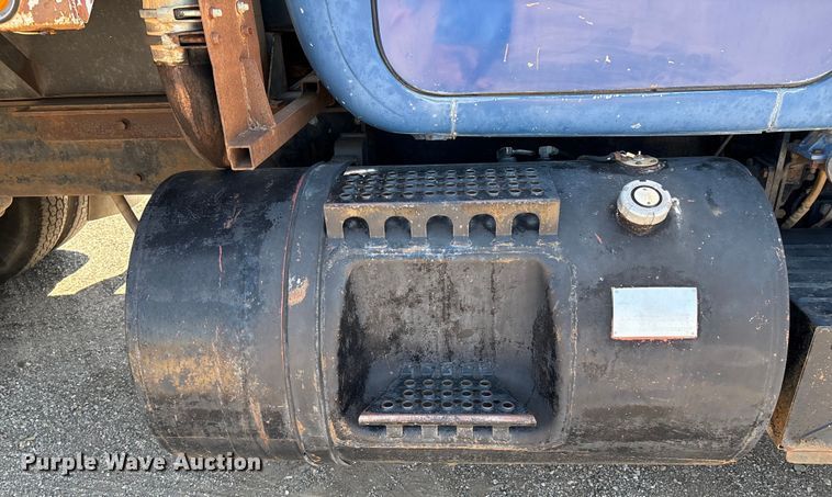 image for item EM0512 1984 Mack R686ST dump truck