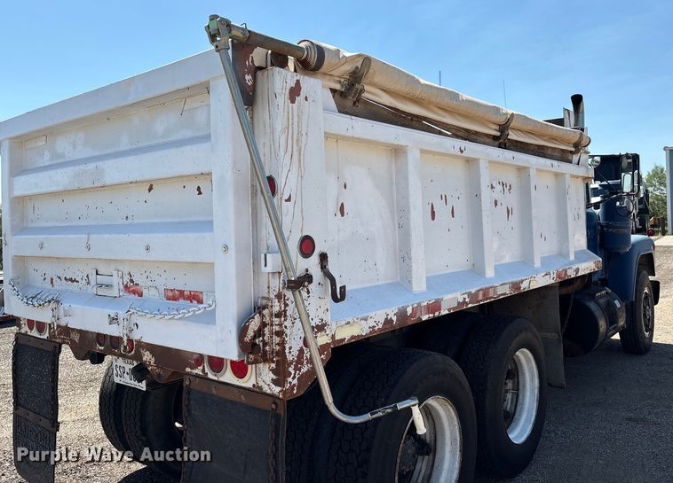 image for item EM0512 1984 Mack R686ST dump truck