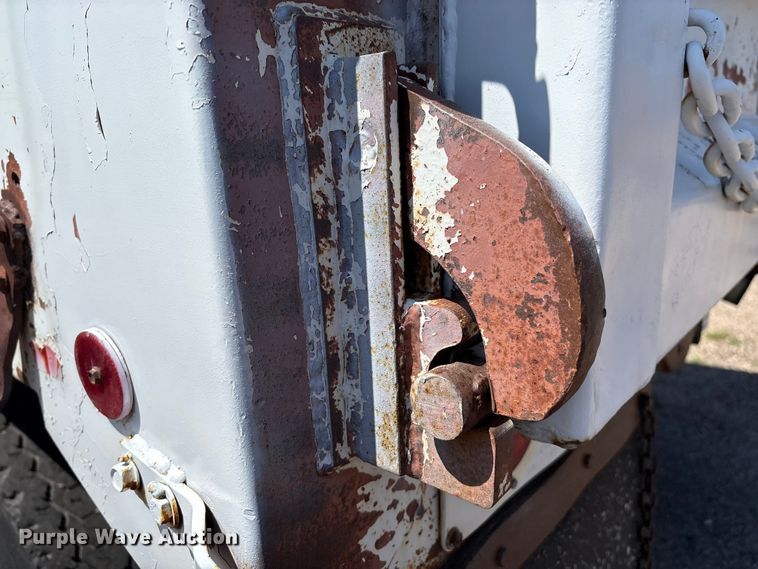 image for item EM0512 1984 Mack R686ST dump truck