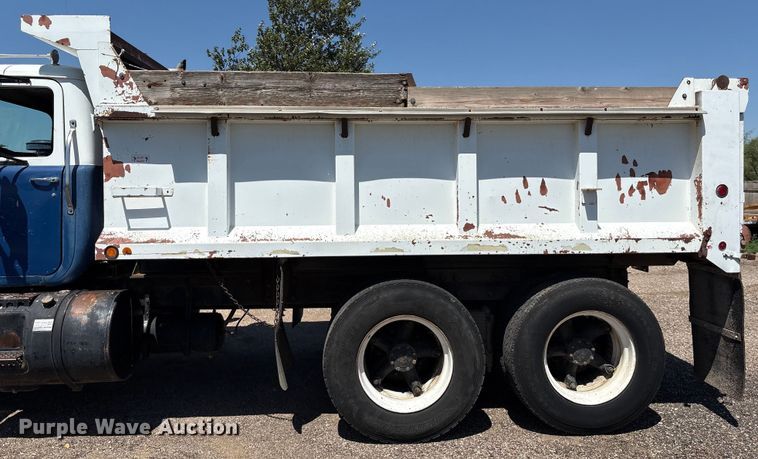 image for item EM0512 1984 Mack R686ST dump truck