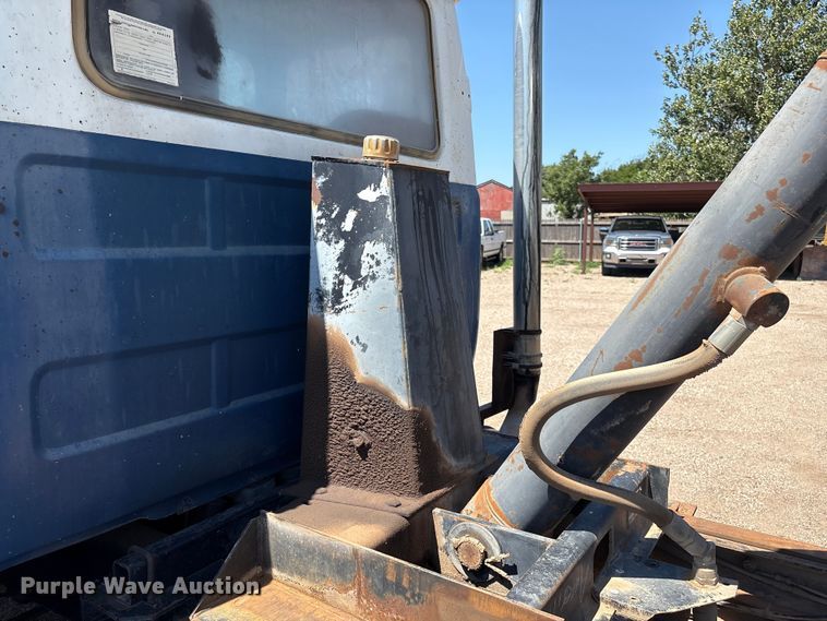 image for item EM0512 1984 Mack R686ST dump truck