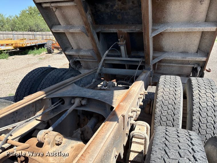 image for item EM0512 1984 Mack R686ST dump truck