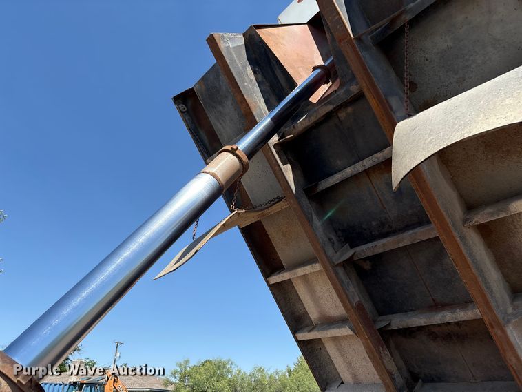 image for item EM0512 1984 Mack R686ST dump truck