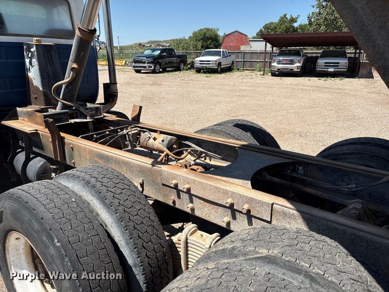 image for item EM0512 1984 Mack R686ST dump truck