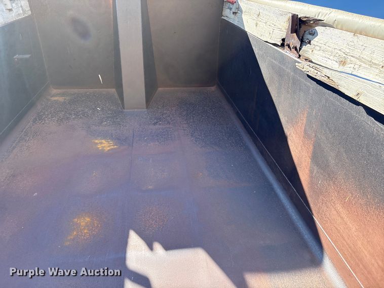 image for item EM0512 1984 Mack R686ST dump truck