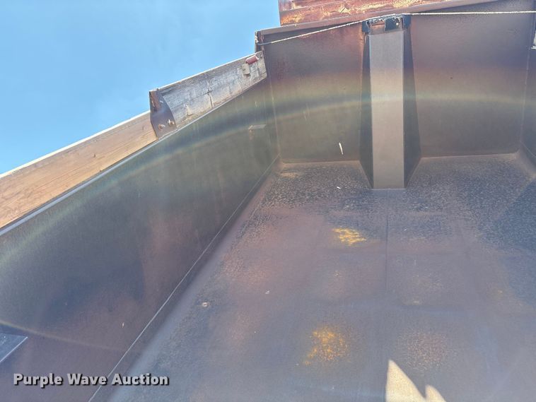 image for item EM0512 1984 Mack R686ST dump truck