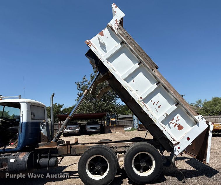 image for item EM0512 1984 Mack R686ST dump truck