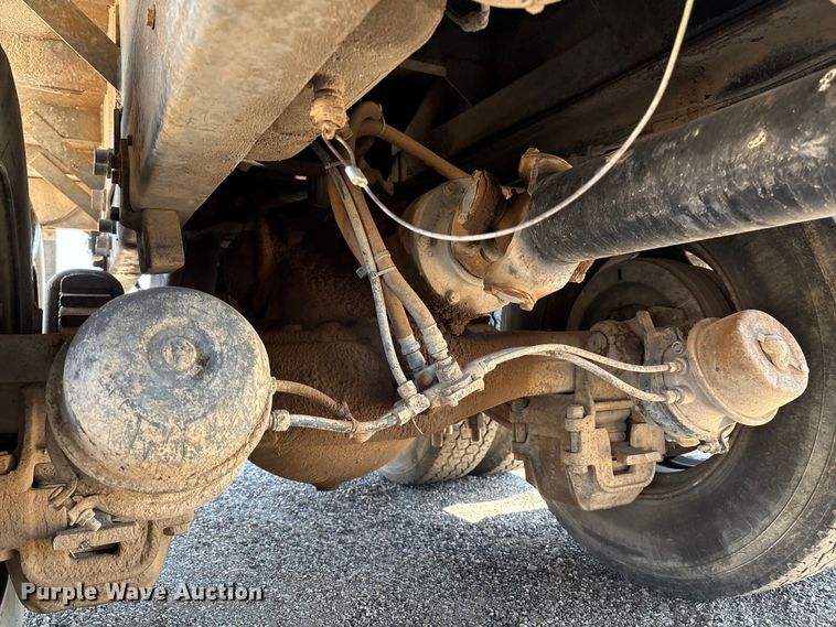 image for item EM0512 1984 Mack R686ST dump truck