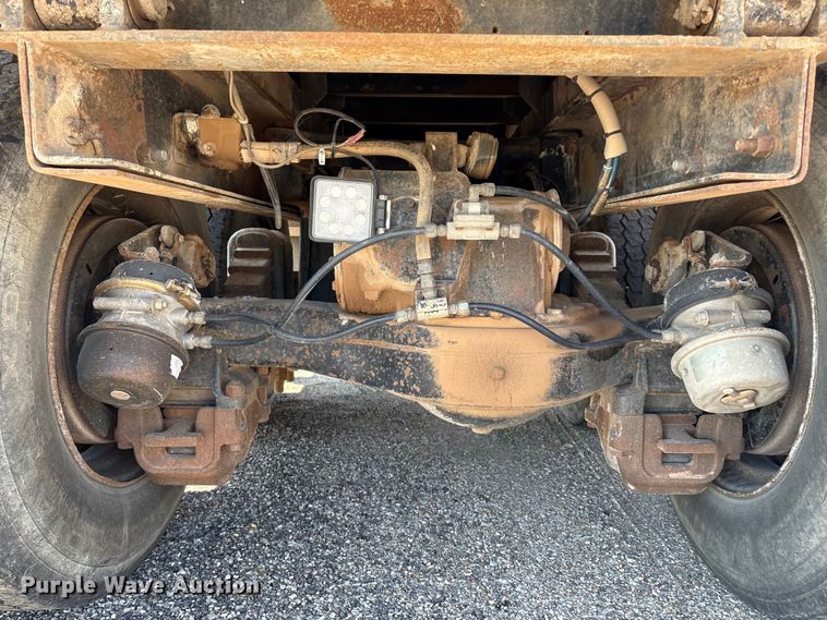 image for item EM0512 1984 Mack R686ST dump truck