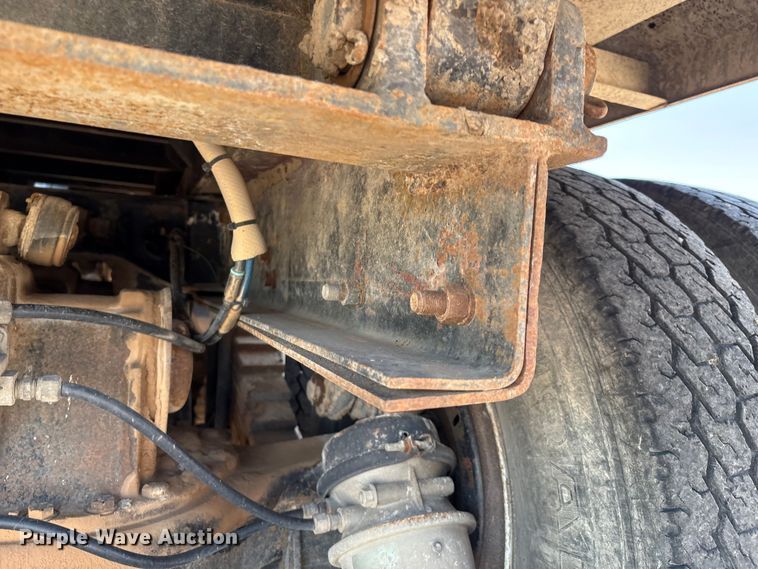 image for item EM0512 1984 Mack R686ST dump truck