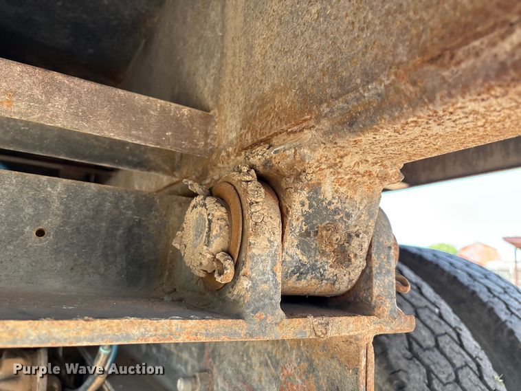 image for item EM0512 1984 Mack R686ST dump truck