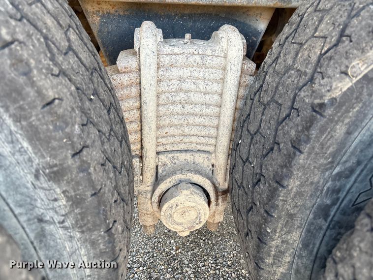 image for item EM0512 1984 Mack R686ST dump truck