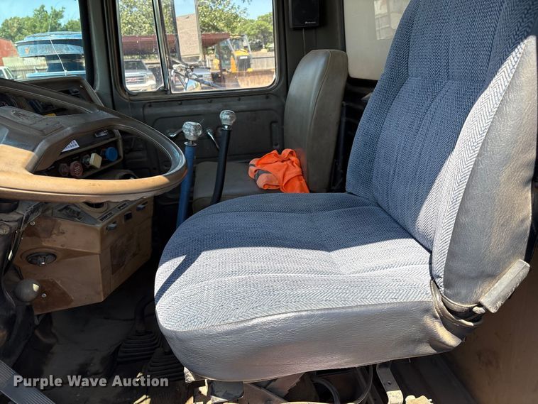 image for item EM0512 1984 Mack R686ST dump truck