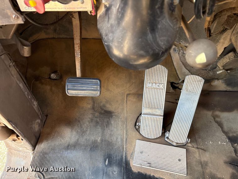 image for item EM0512 1984 Mack R686ST dump truck