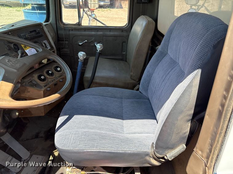 image for item EM0512 1984 Mack R686ST dump truck