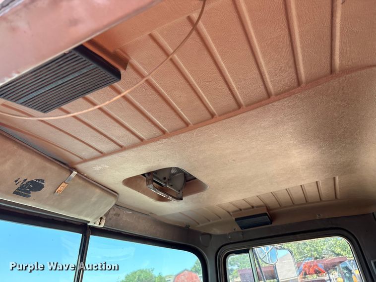 image for item EM0512 1984 Mack R686ST dump truck