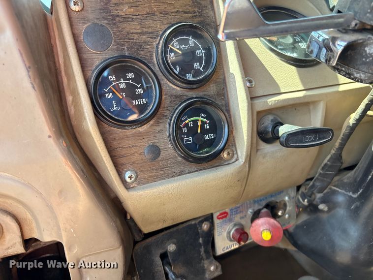 image for item EM0512 1984 Mack R686ST dump truck