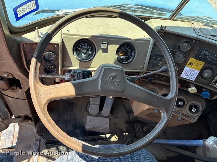 image for item EM0512 1984 Mack R686ST dump truck