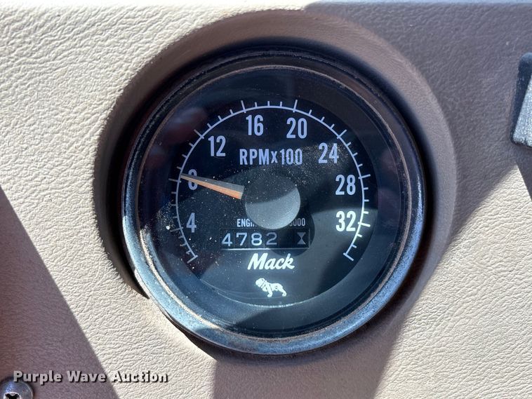 image for item EM0512 1984 Mack R686ST dump truck