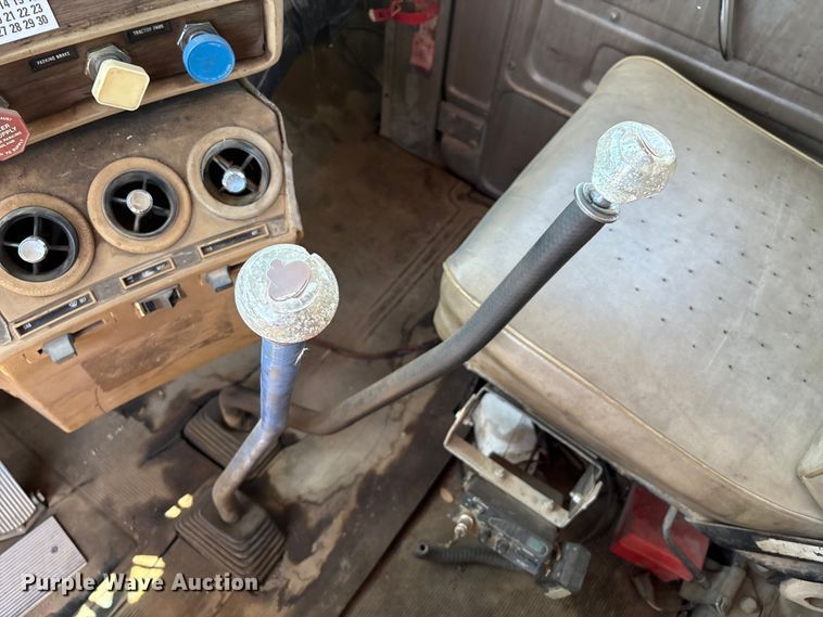 image for item EM0512 1984 Mack R686ST dump truck