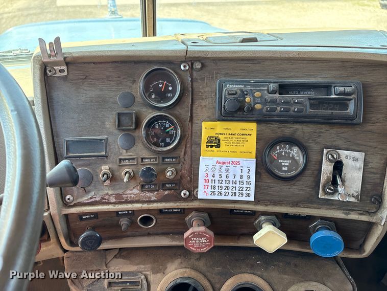 image for item EM0512 1984 Mack R686ST dump truck