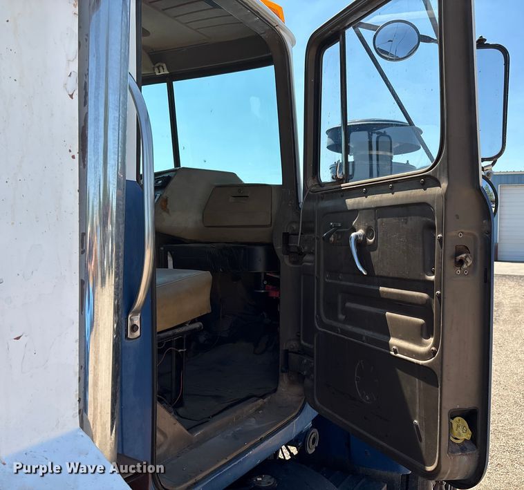 image for item EM0512 1984 Mack R686ST dump truck