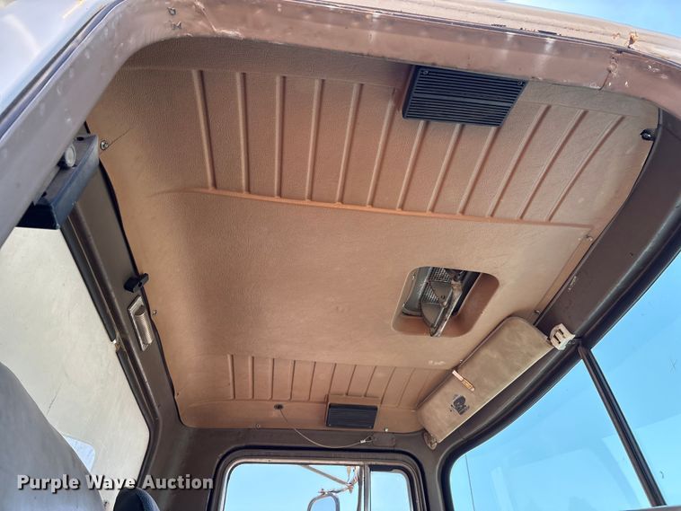 image for item EM0512 1984 Mack R686ST dump truck