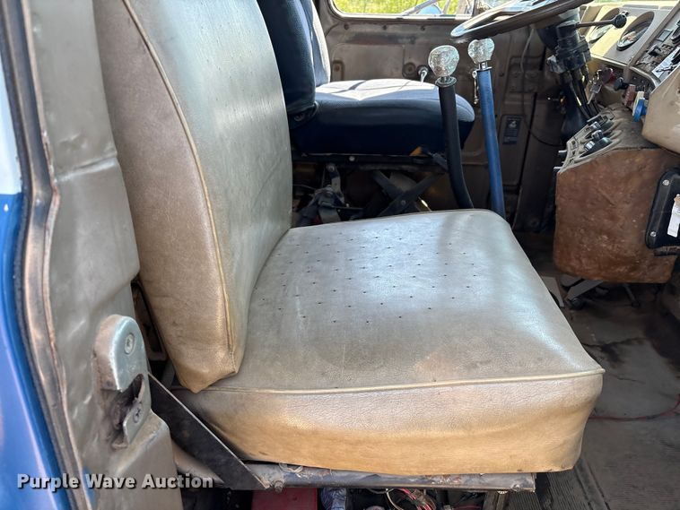 image for item EM0512 1984 Mack R686ST dump truck