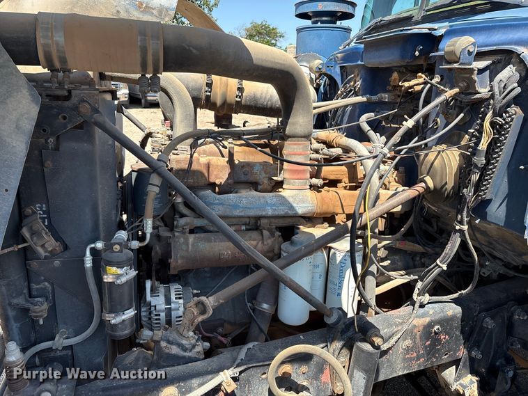 image for item EM0512 1984 Mack R686ST dump truck