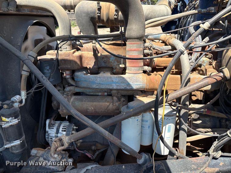 image for item EM0512 1984 Mack R686ST dump truck