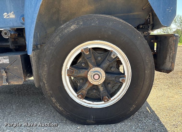 image for item EM0512 1984 Mack R686ST dump truck