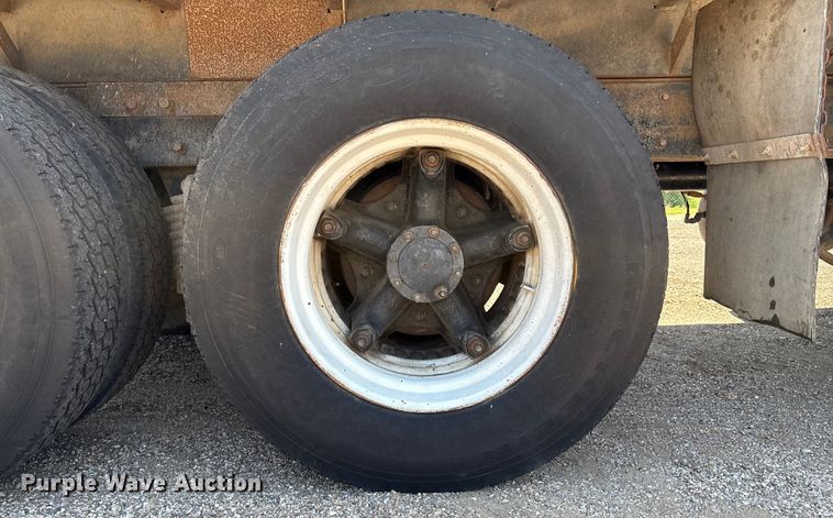 image for item EM0512 1984 Mack R686ST dump truck