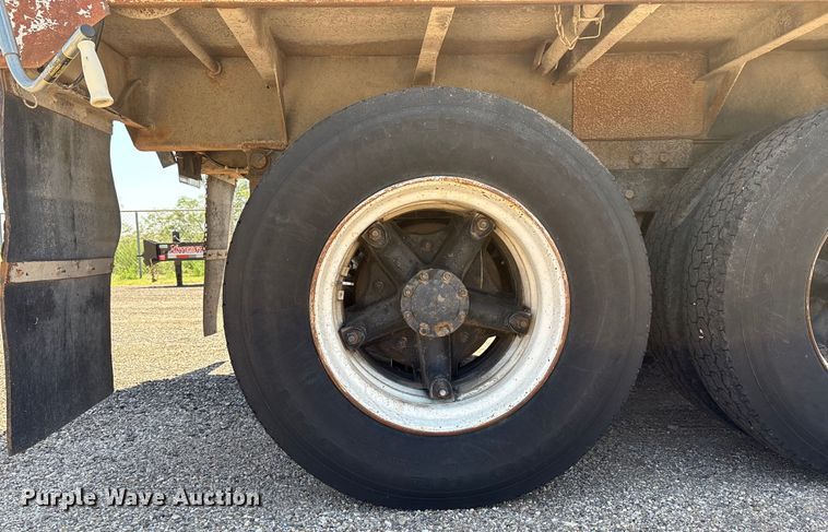 image for item EM0512 1984 Mack R686ST dump truck