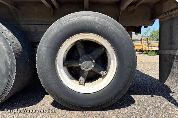 image for item EM0512 1984 Mack R686ST dump truck