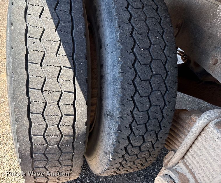 image for item EM0512 1984 Mack R686ST dump truck