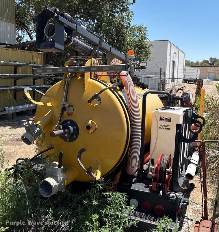 image for item EM0514 Vermeer Vac-Tron vacuum excavator