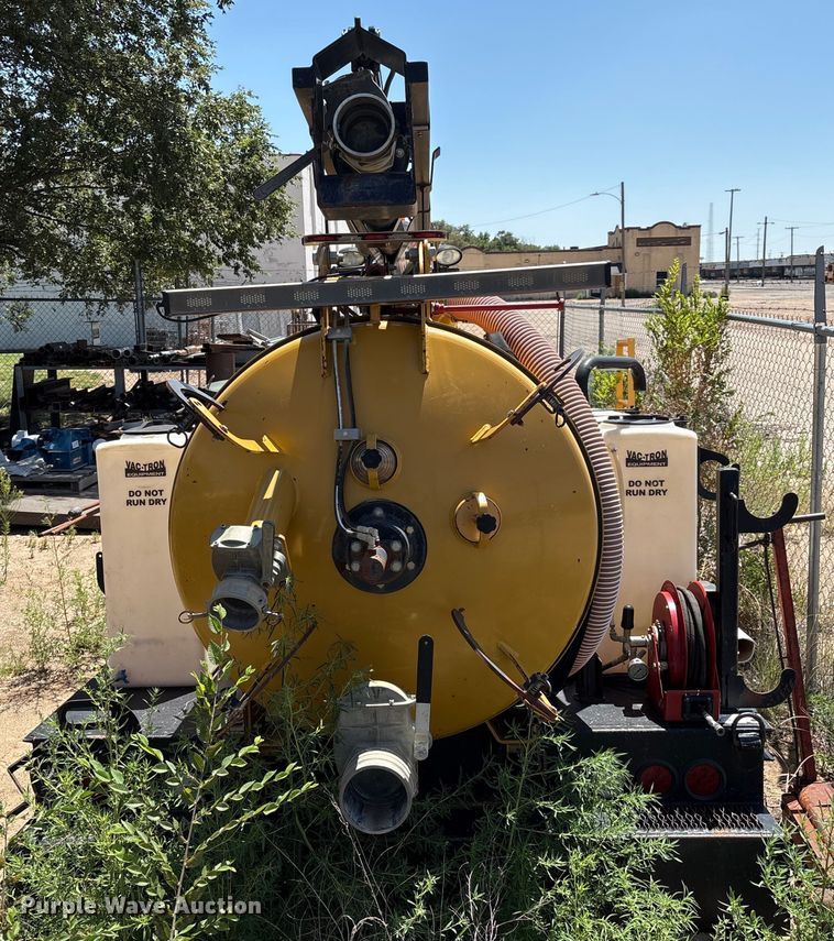 image for item EM0514 Vermeer Vac-Tron vacuum excavator