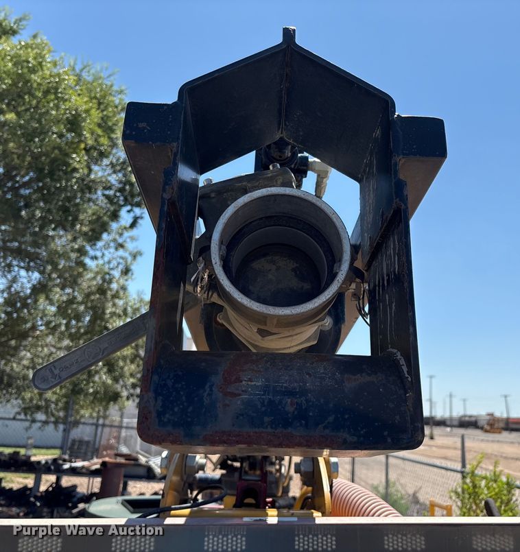 image for item EM0514 Vermeer Vac-Tron vacuum excavator