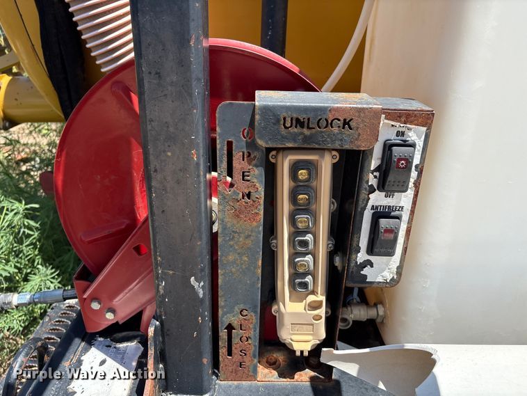 image for item EM0514 Vermeer Vac-Tron vacuum excavator