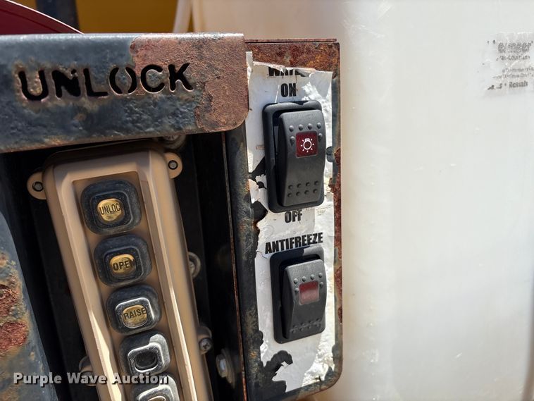 image for item EM0514 Vermeer Vac-Tron vacuum excavator