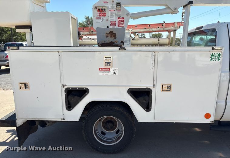 image for item EM0517 2016 Ford F350 Super Duty bucket truck